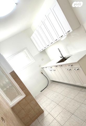 דירה, ויתקין, רמב"ם, ראשון לציון