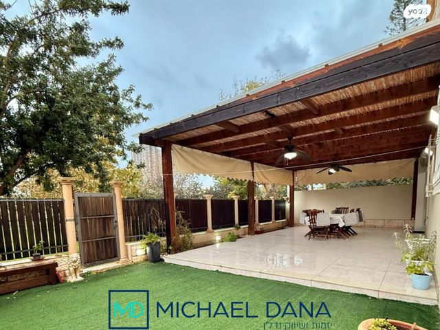 דירת גן, החרוב, רמת בגין, טירת כרמל