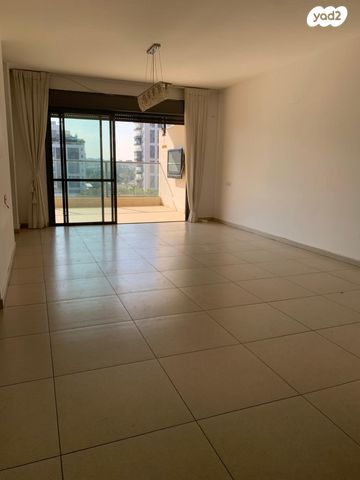 דירה, אשר אורנבך, נחלת יהודה, ראשון לציון