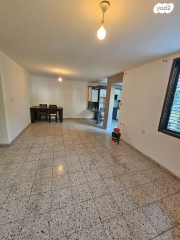 גיורא יוספטל 10