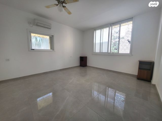 דירה, דוד וולפסון, רמז, מערב ותיק, ראשון לציון