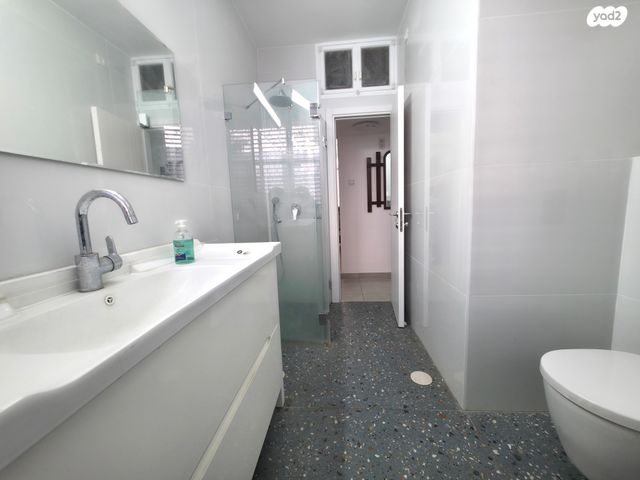 דירה, דוד וולפסון, רמז, מערב ותיק, ראשון לציון