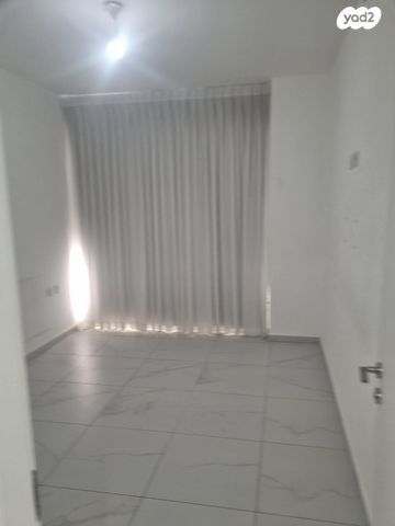 דירה, גרציאני יצחק, גני שרונה, קרית הממשלה, תל אביב יפו