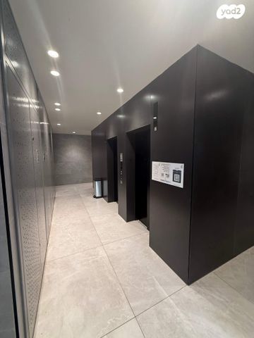 דירה, הרב עובדיה יוסף, גליל ים (מתחם הכוכבים), הרצליה