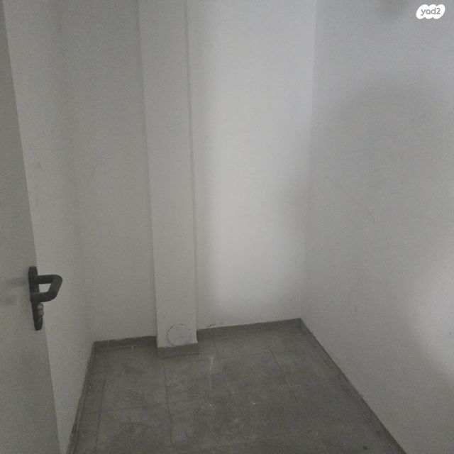 מחסן, קהילת צפת, נתניה