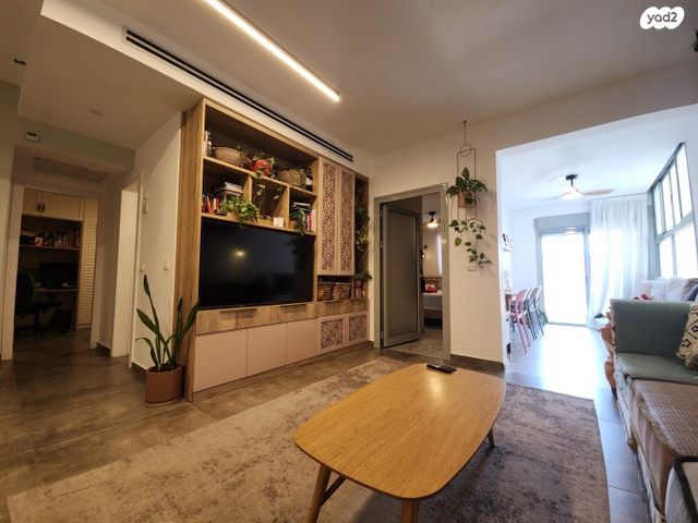 דירה, שושנים, אלקנה