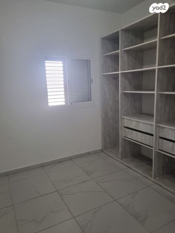 דירה, גרציאני יצחק, גני שרונה, קרית הממשלה, תל אביב יפו