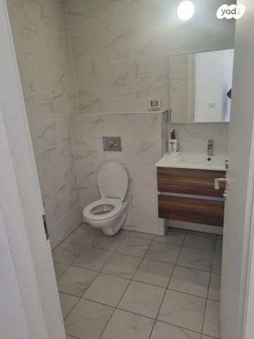 דירה, גרציאני יצחק, גני שרונה, קרית הממשלה, תל אביב יפו