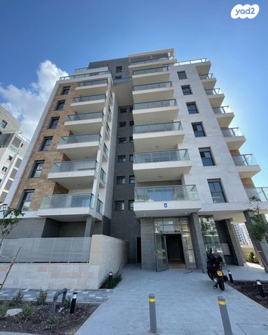 דירה, הרב עובדיה יוסף, גליל ים (מתחם הכוכבים), הרצליה