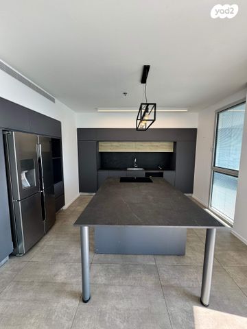 דירה, גרציאני יצחק 4, גני שרונה, קרית הממשלה, תל אביב יפו