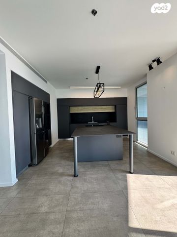 דירה, גרציאני יצחק 4, גני שרונה, קרית הממשלה, תל אביב יפו