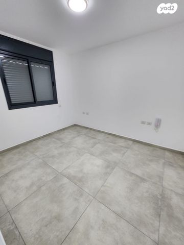 דירה, יצחק שמיר, רמת יורם, נתיבות