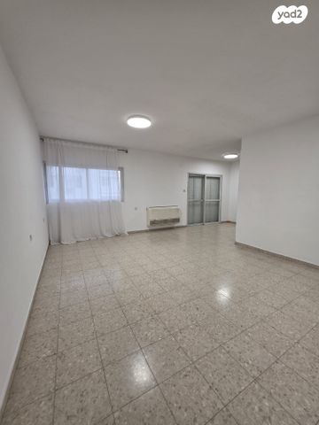 דירה, שמחה וילקומיץ', ב' / צפון מערב העיר, רחובות