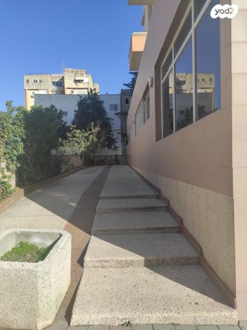 משרדים, מנוחה ונחלה, ג' / מרכז מזרח העיר, רחובות