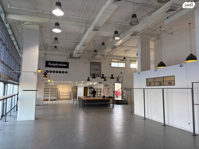 חנויות/ שטח מסחרי