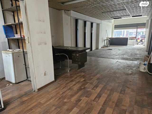 מחסנים, יצחק שדה 25, מונטיפיורי, הרכבת, תל אביב יפו