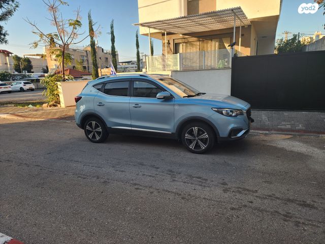 מודעת רכב אם ג'י ZS