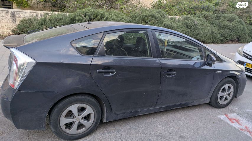 מודעת רכב טויוטה פריוס