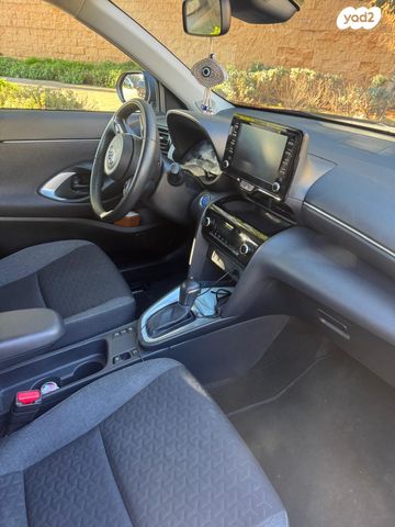 טויוטה יאריס קרוס