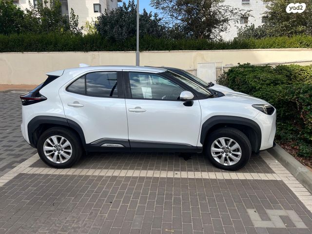 טויוטה יאריס קרוס