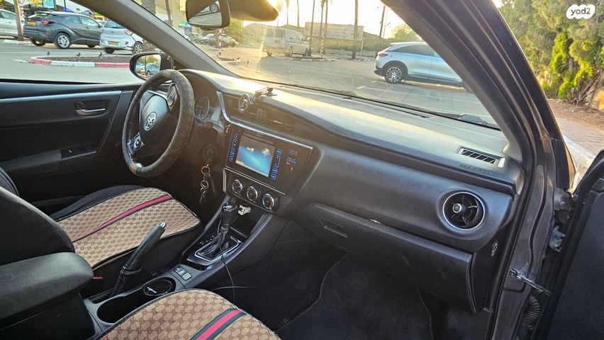 טויוטה קורולה