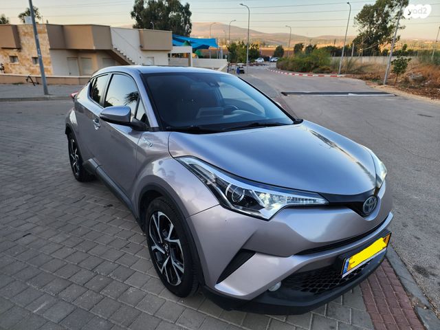 מודעת רכב טויוטה C-HR