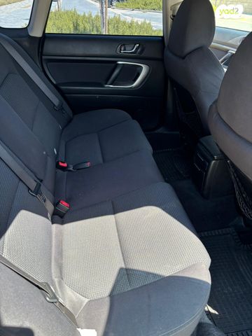 סובארו B4/לגאסי