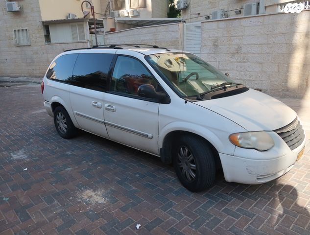 מודעת רכב קרייזלר וויאג'ר