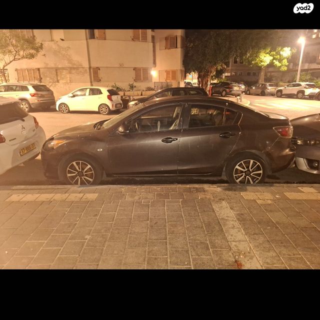 מודעת רכב מאזדה 3