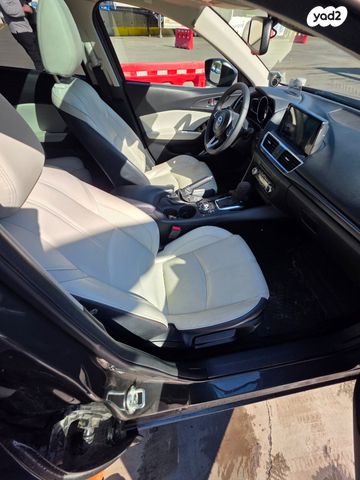 מודעת רכב מאזדה 3