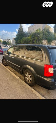 מודעת רכב קרייזלר גראנד וויאג'ר