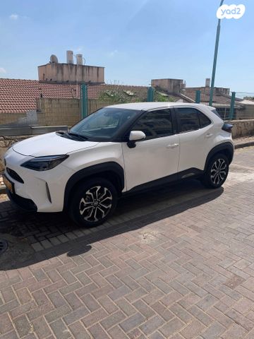 מודעת רכב טויוטה יאריס קרוס