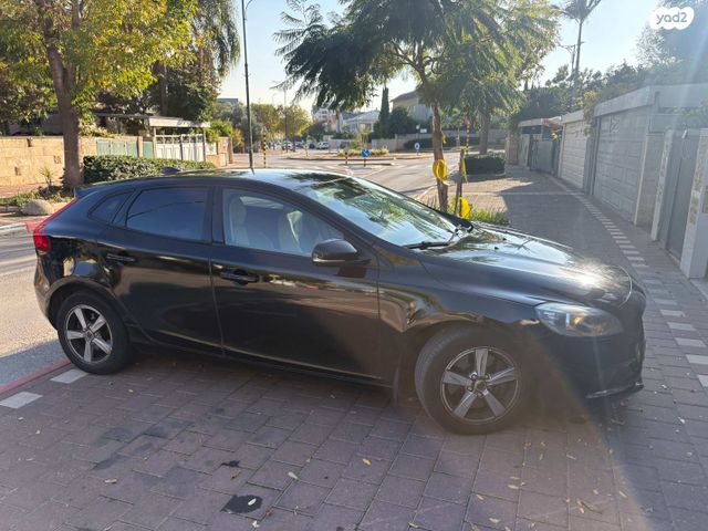 וולוו V40