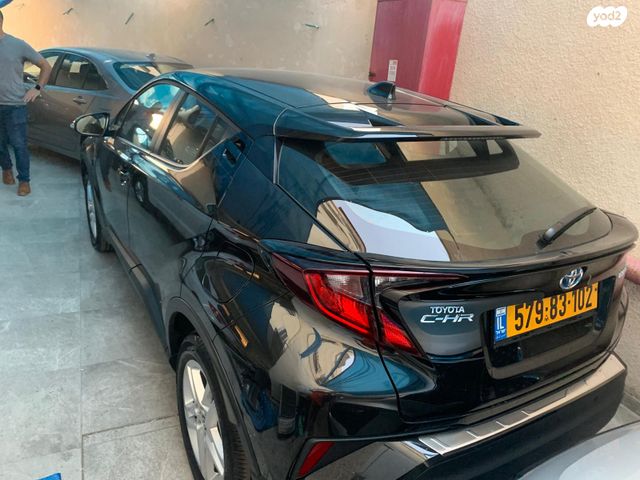 מודעת רכב טויוטה C-HR