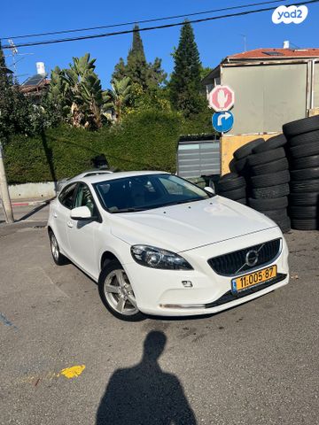 וולוו V40
