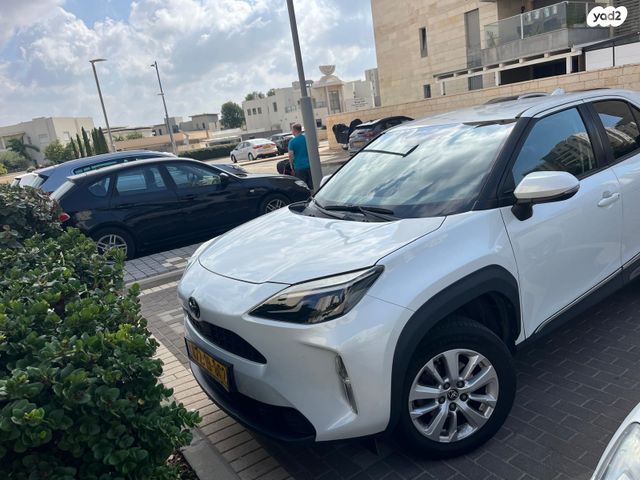 מודעת רכב טויוטה יאריס קרוס