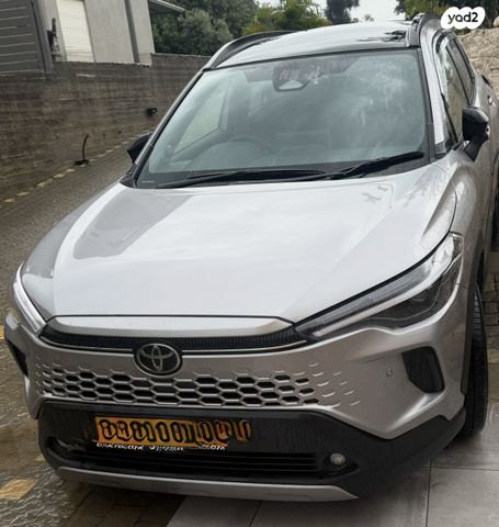 מודעת רכב טויוטה קורולה קרוס