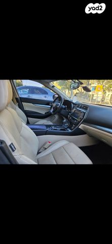 ניסאן מקסימה