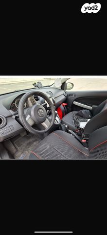 מודעת רכב מאזדה 2