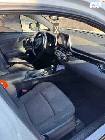 מודעת רכב טויוטה C-HR