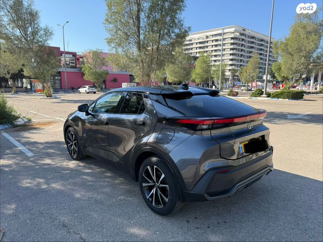 מודעת רכב טויוטה C-HR