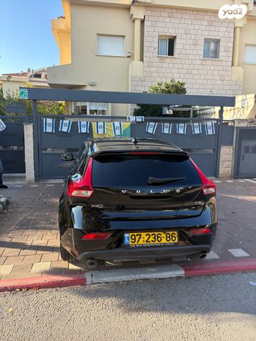 וולוו V40