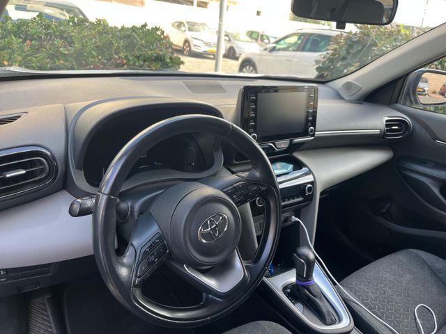 טויוטה יאריס קרוס