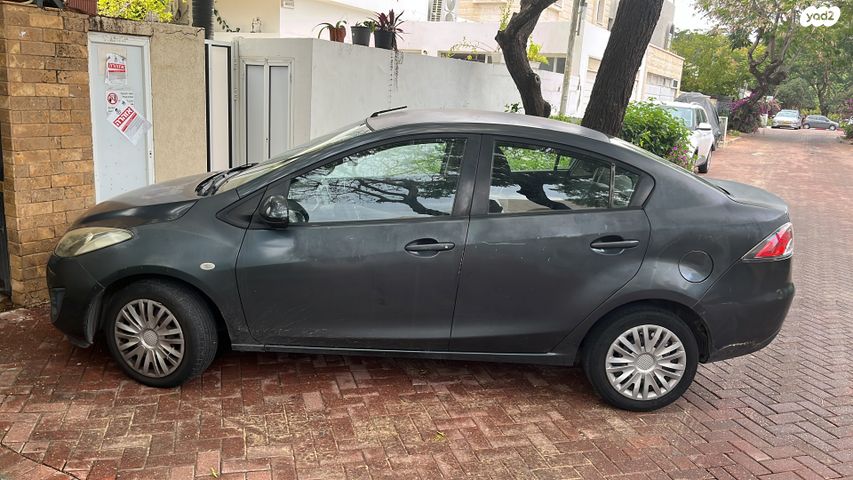 מודעת רכב מאזדה 2