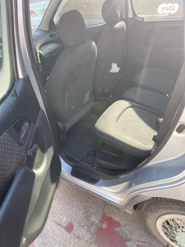 טויוטה יאריס