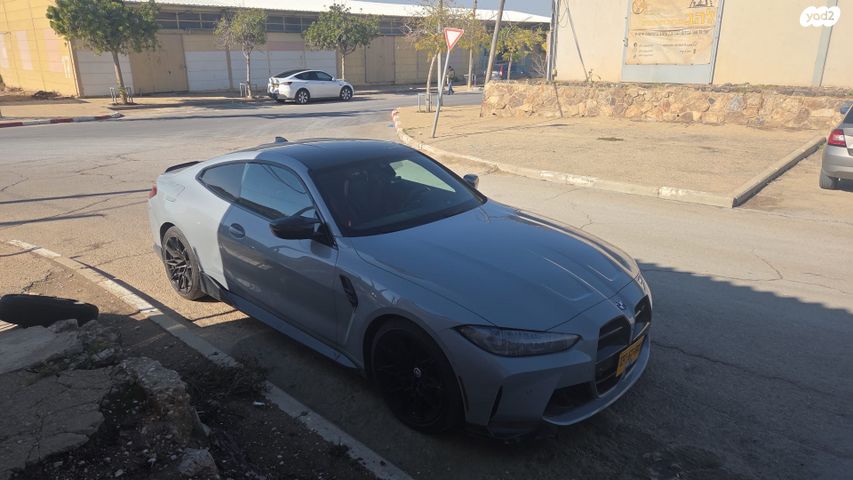 ב מ וו M4