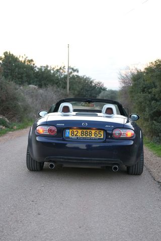 מודעת רכב מאזדה MX-5