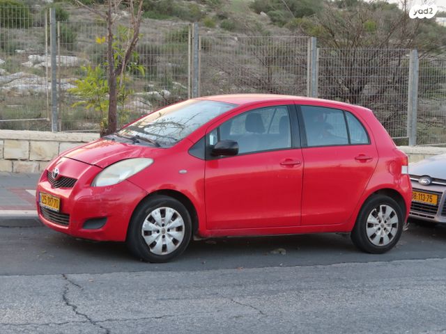 טויוטה יאריס