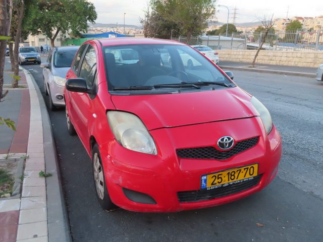 טויוטה יאריס