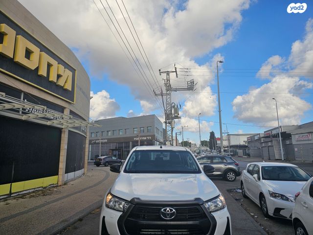 מודעת רכב טויוטה היילקס